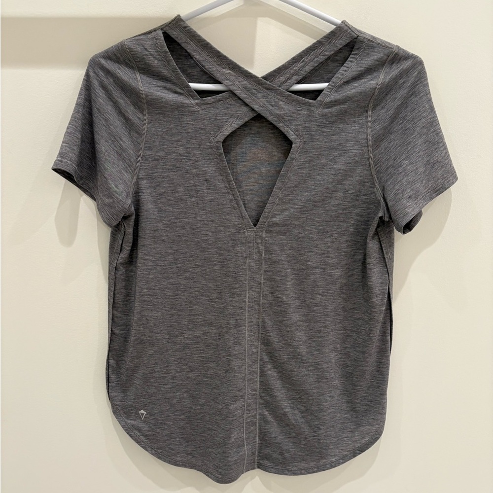 IVIVVA - Girls Grey Activewear Shortsleeve Top with Back Detail.